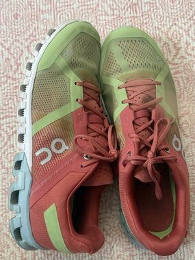 On Cloudflow Shoes - Size 9.5